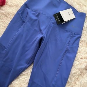 Nike women’s training high rise leggings! Size M